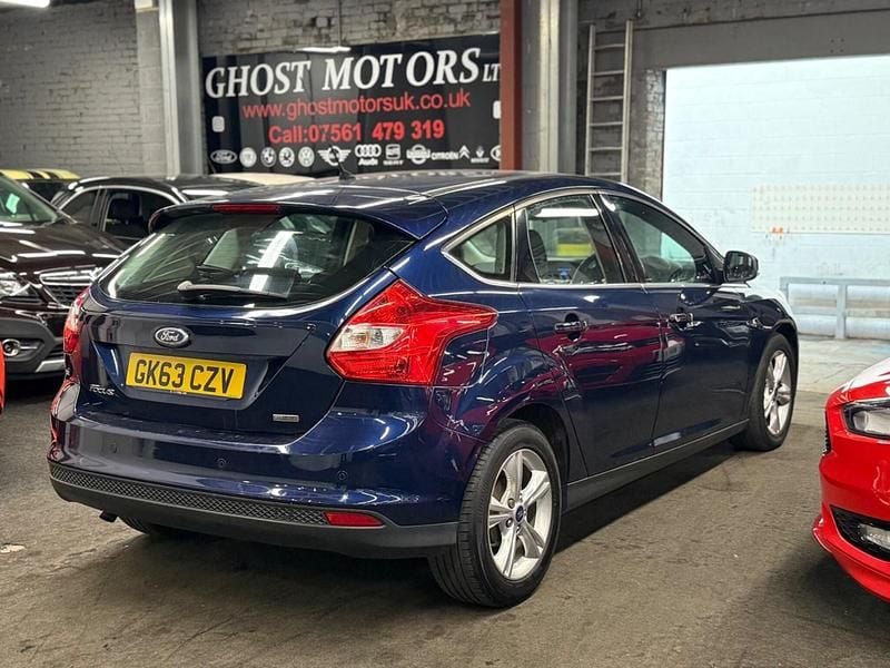 Used Ford Focus Zetec 125 HP (91 kW) 2013 Blue Hatchback