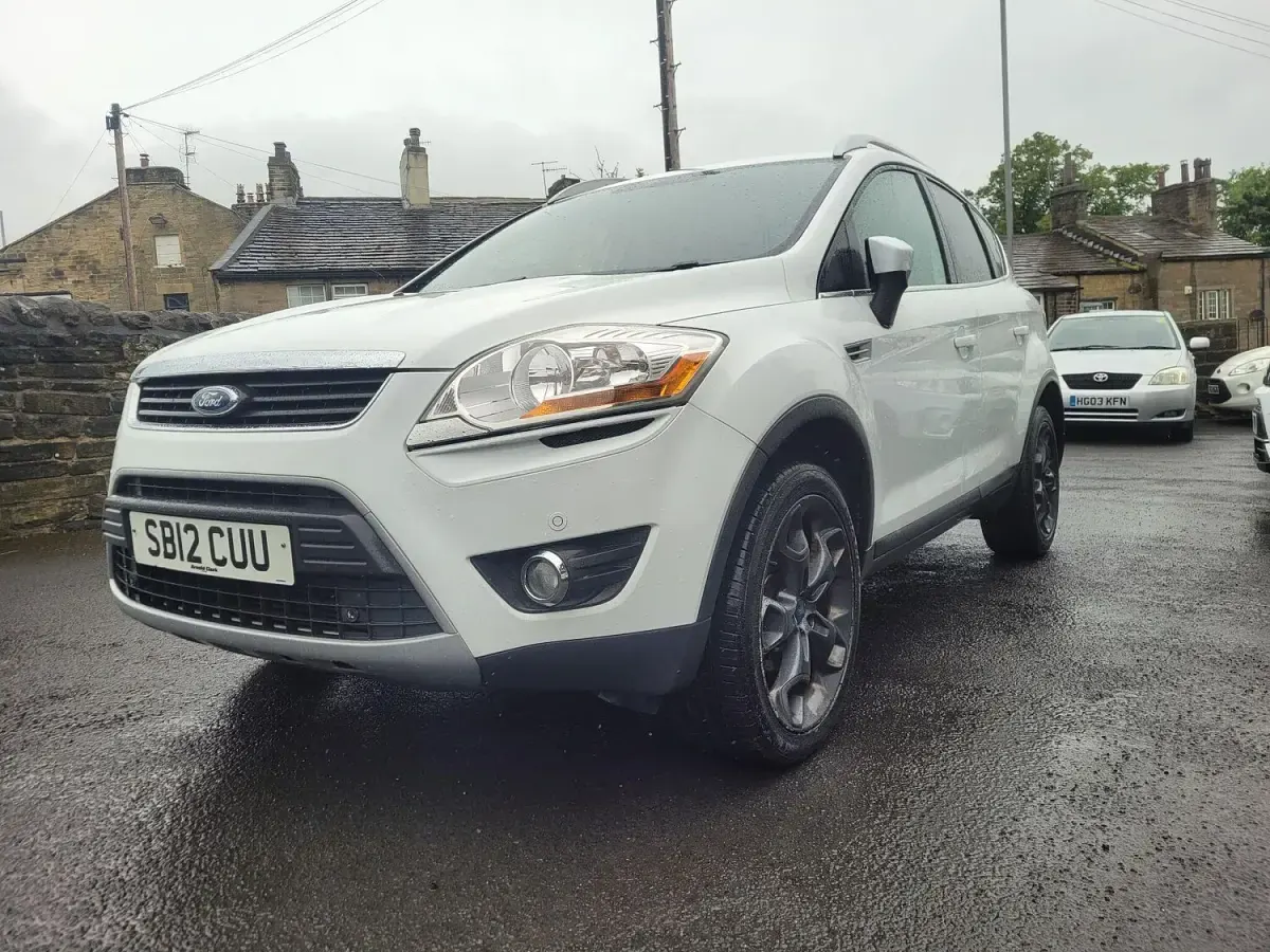 Used Ford Kuga Zetec 140 HP (102 kW) 2012 White SUV
