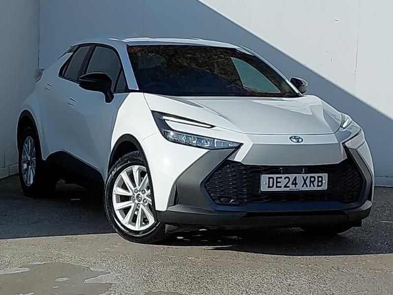Used Toyota C-HR 140 HP (102 kW) 2024 White SUV