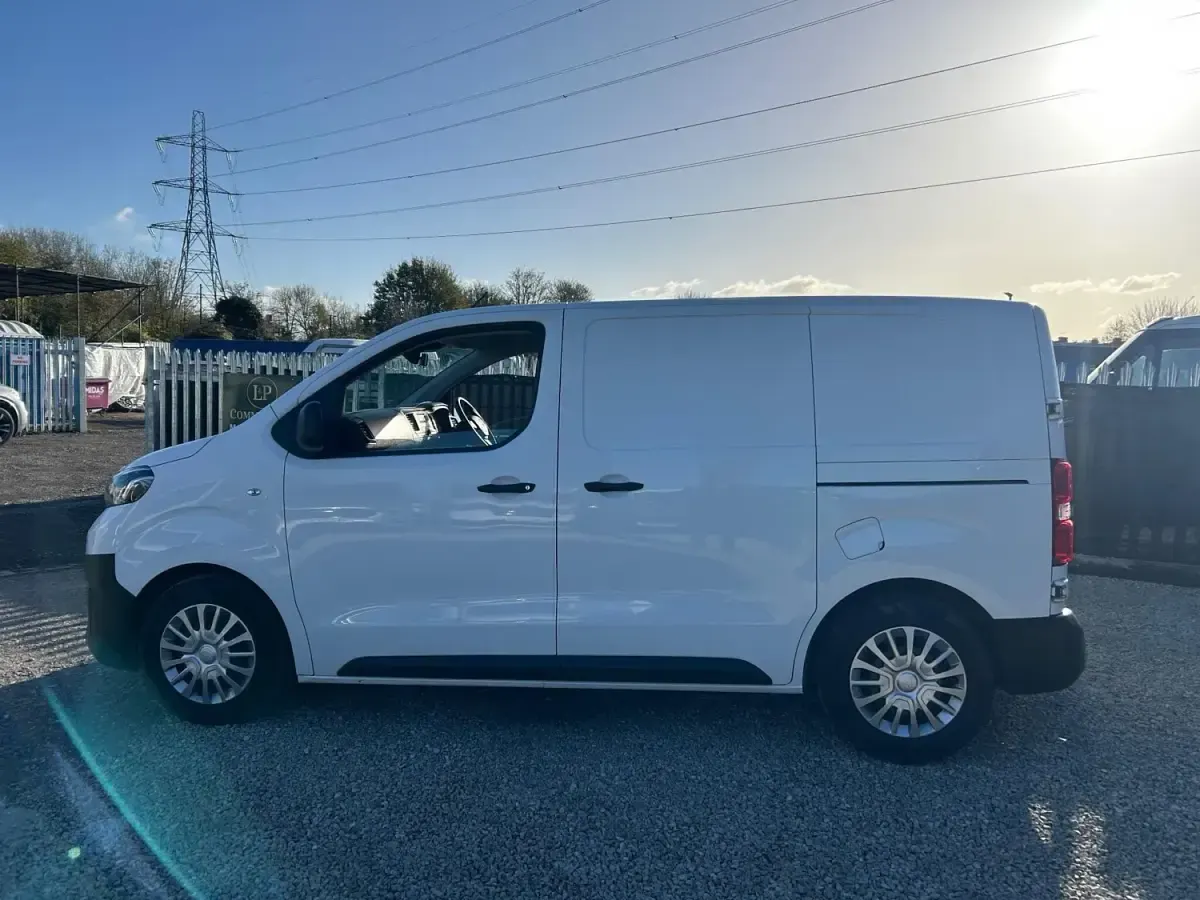 Usado Toyota Proace 100 HP (73 kW) 2021 Branco Monovolume