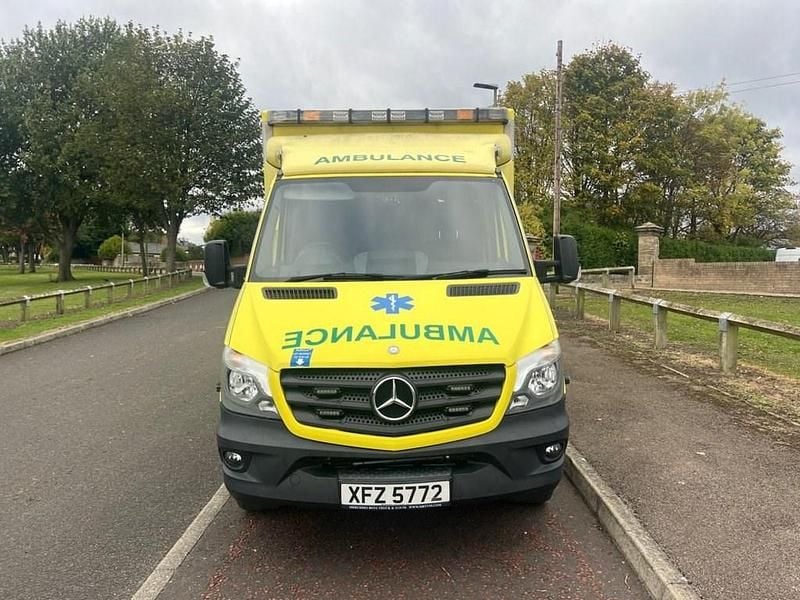 Used Mercedes Sprinter 190 HP (139 kW) 2015 Yellow Van