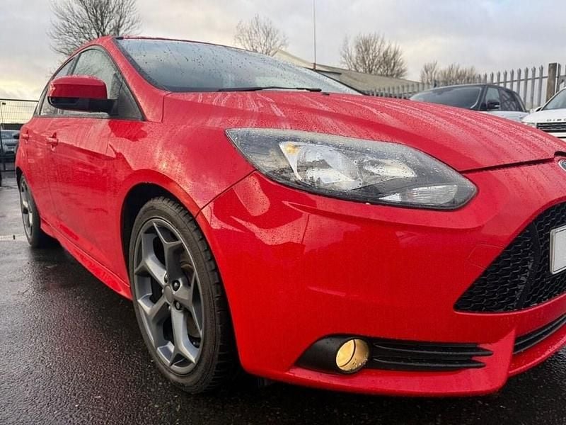 Used Ford Focus ST 250 HP (183 kW) 2013 Red Hatchback