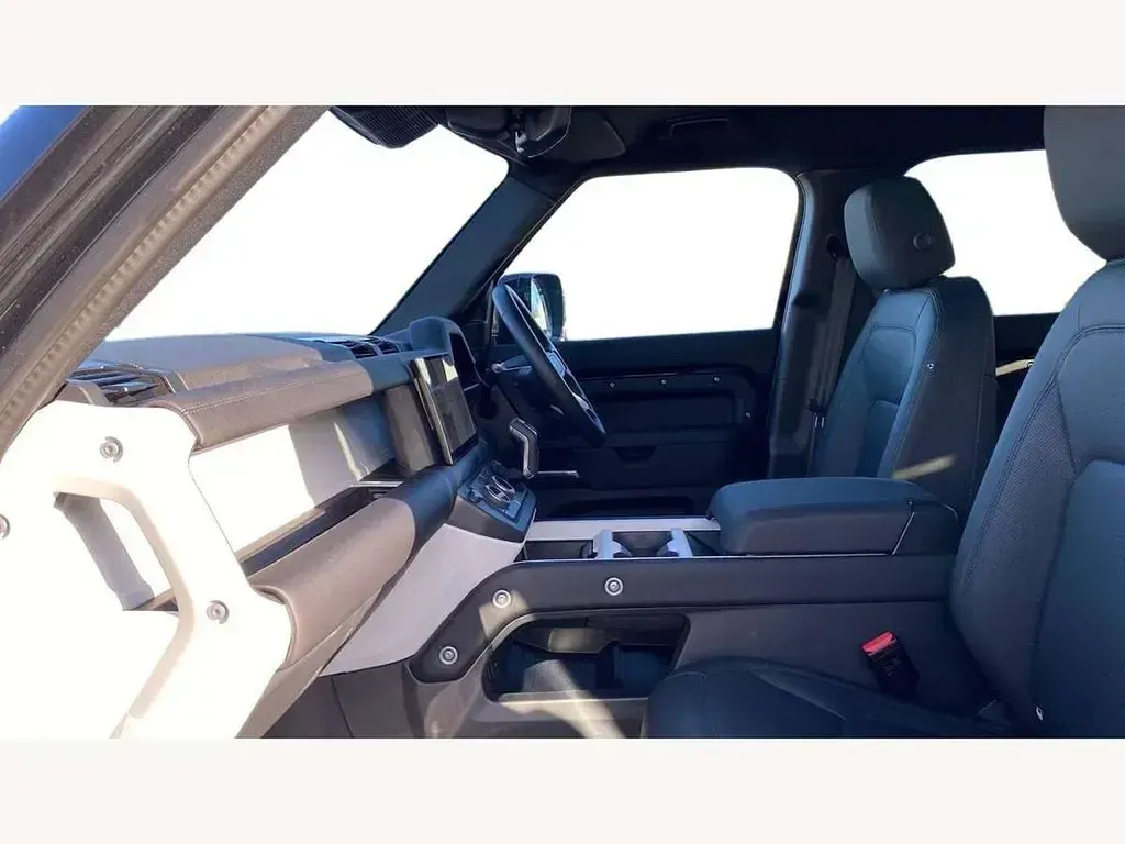 Used Land Rover Defender SE Dynamic 250 HP (183 kW) 2024 Black SUV