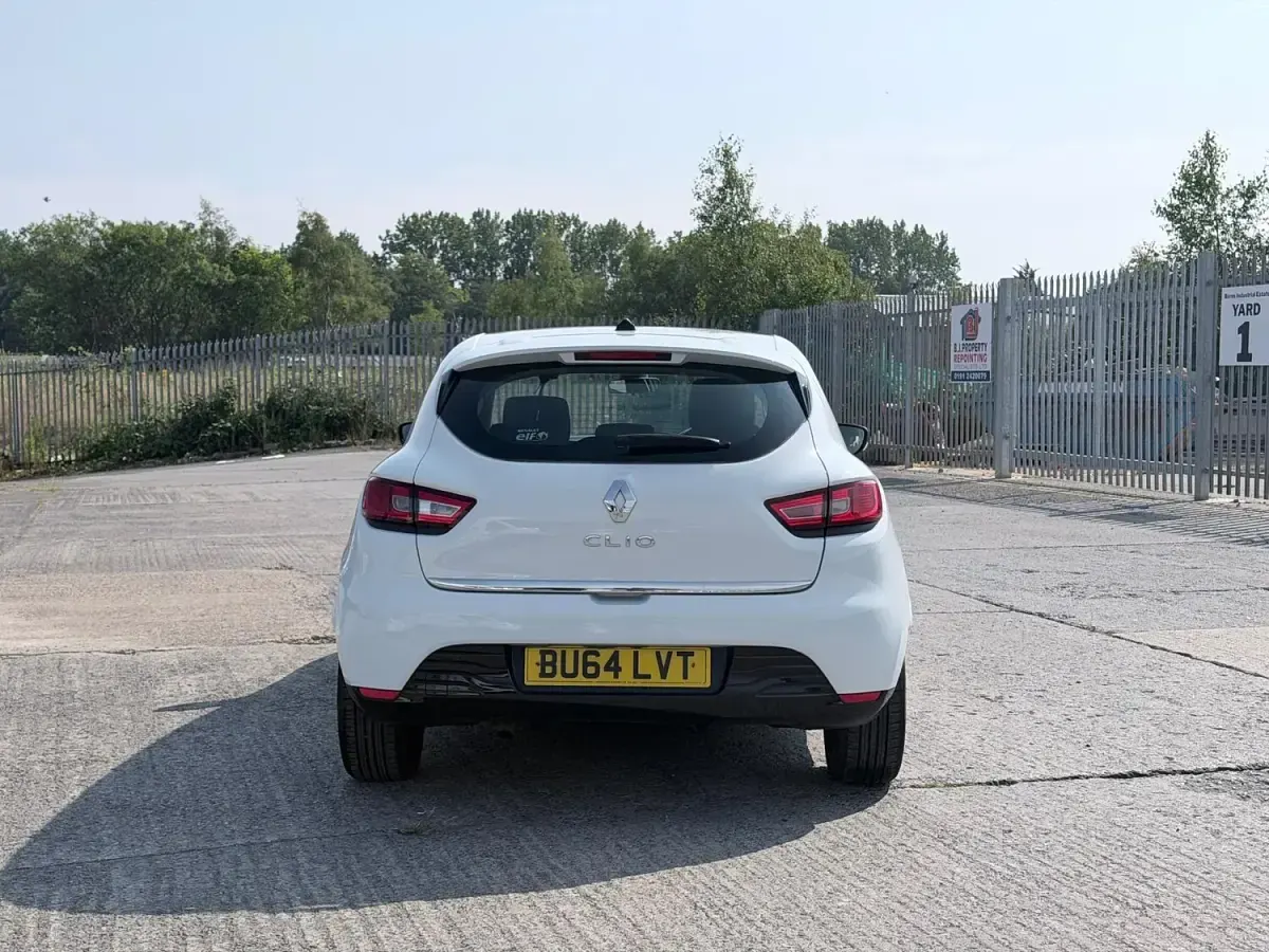 Used Renault Clio Dynamique 75 HP (55 kW) 2014 White Hatchback