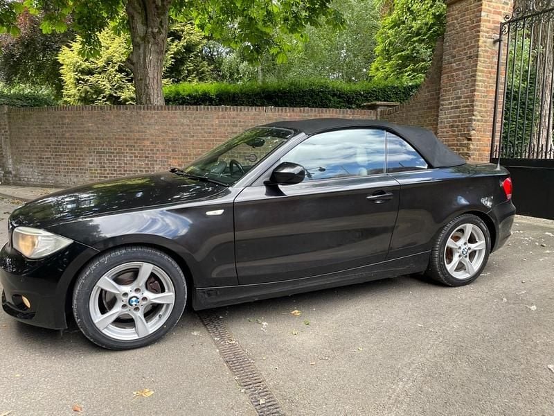 Diamond black Used 2011 BMW 118 Cabriolet Sport Line Cabriolet | £4,750 - Image 1/4