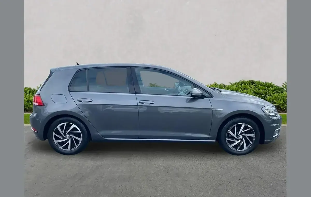 Używany VW Golf VIII Edition 130 KM (95 kW) 2020 Szary Hatchback