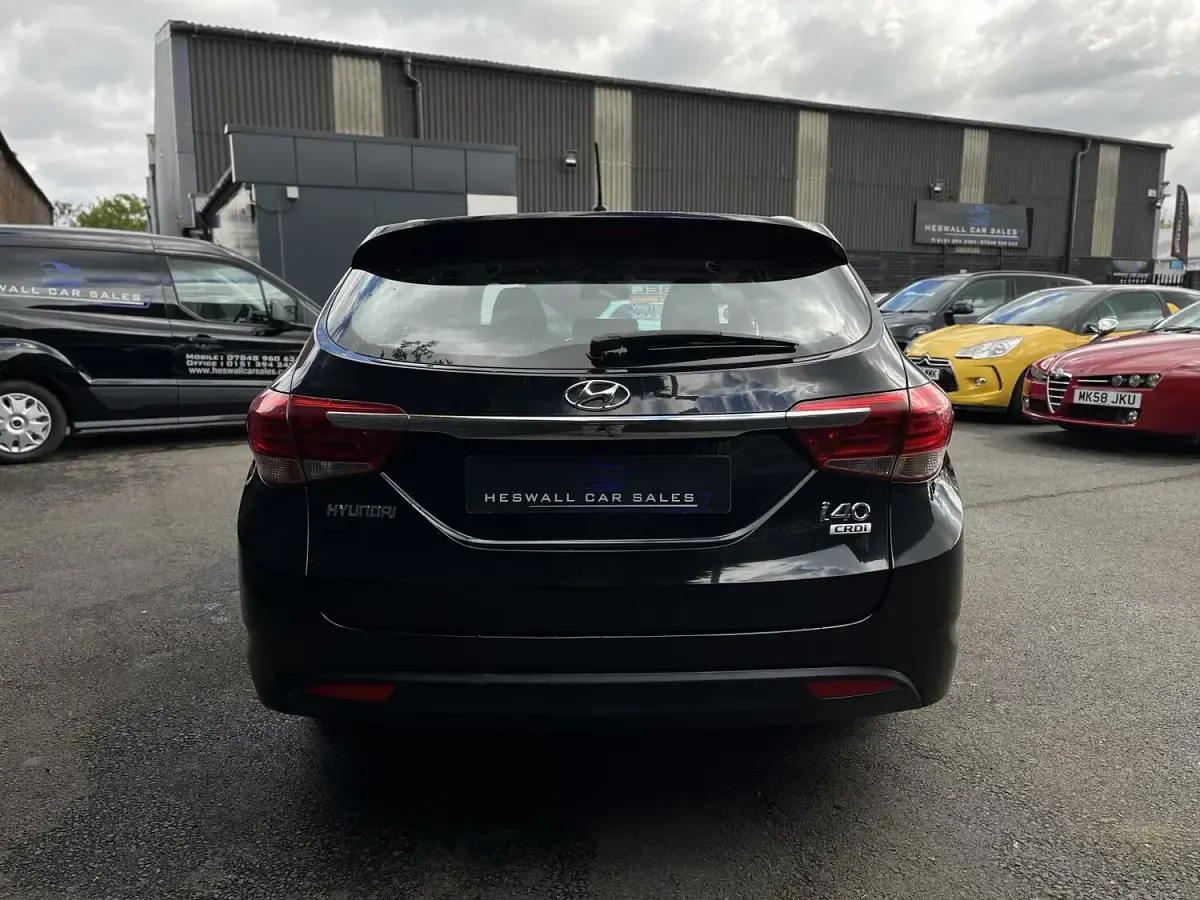 Used Hyundai i40 141 HP (103 kW) 2016 Black Estate