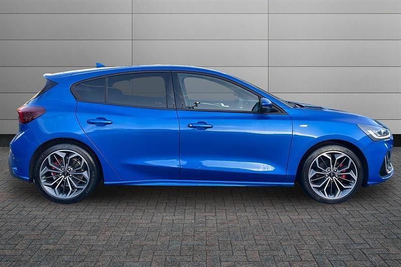 Used Ford Focus ST-Line 155 HP (114 kW) 2023 Blue Hatchback