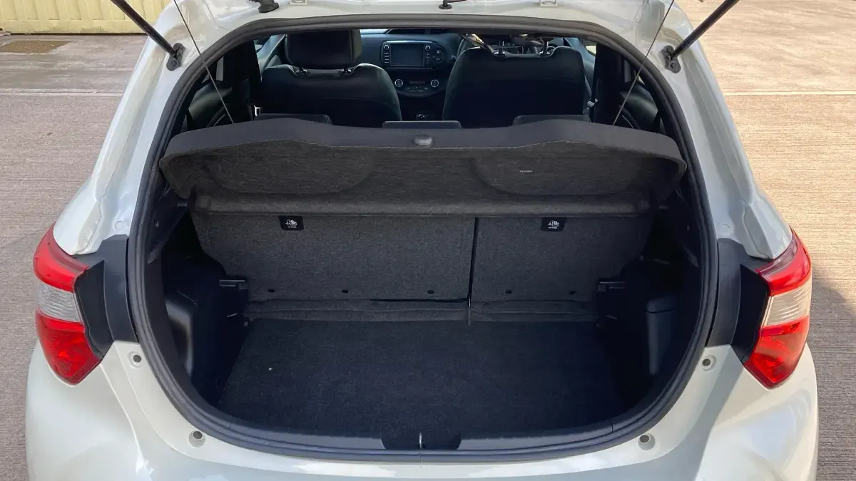 Used Toyota Yaris 101 HP (74 kW) 2018 White Hatchback
