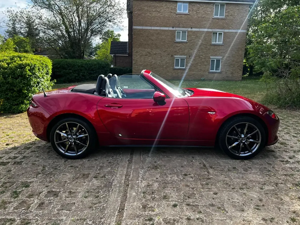 Usado Mazda MX5 Inclusive 184 HP (135 kW) 2019 Vermelho Cabrios