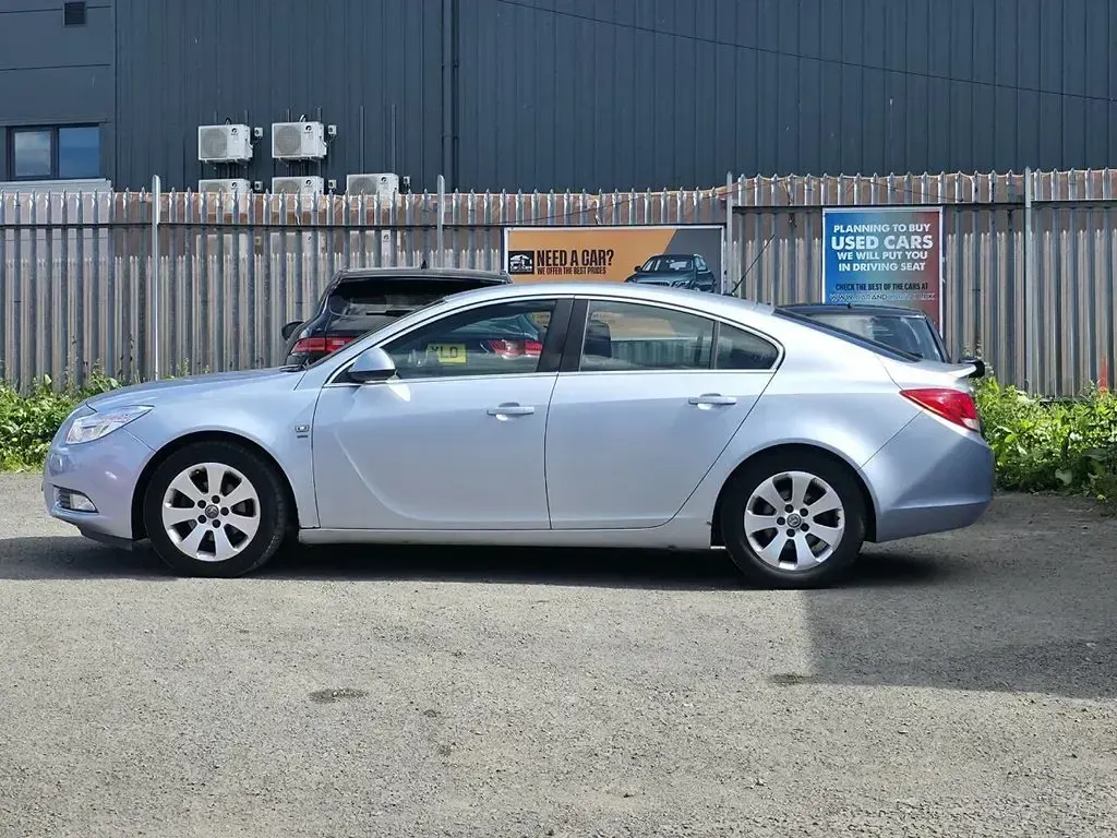 Used Vauxhall Insignia SRi 160 HP (117 kW) 2012 Silver Hatchback