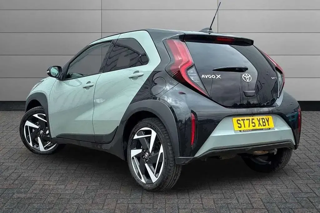 Used Toyota Aygo X Design 116 HP (85 kW) 2026 Green SUV