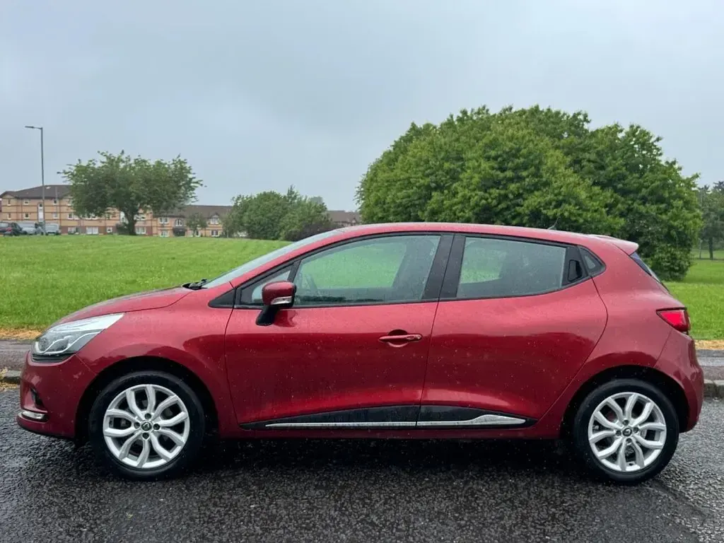 Used Renault Clio IV Dynamique 75 HP (55 kW) 2018 Red Hatchback