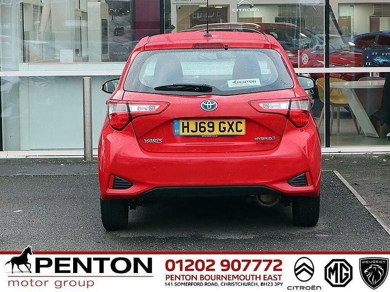 Used Toyota Yaris Hybrid 2019 Red Hatchback