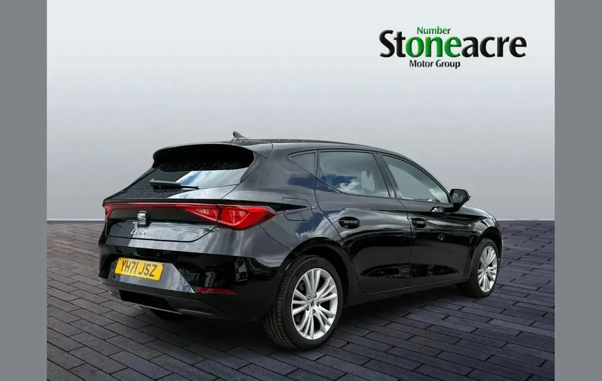 Used Seat Leon SE Dynamic 110 HP (80 kW) 2021 Black Hatchback