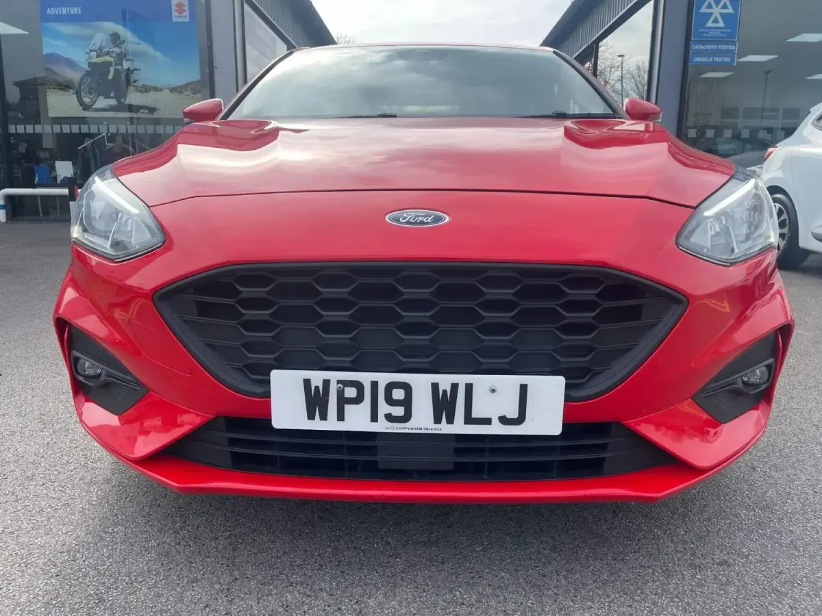 Begagnad Ford Focus ST-Line 125 HK (91 kW) 2019 Röd Halvkombi