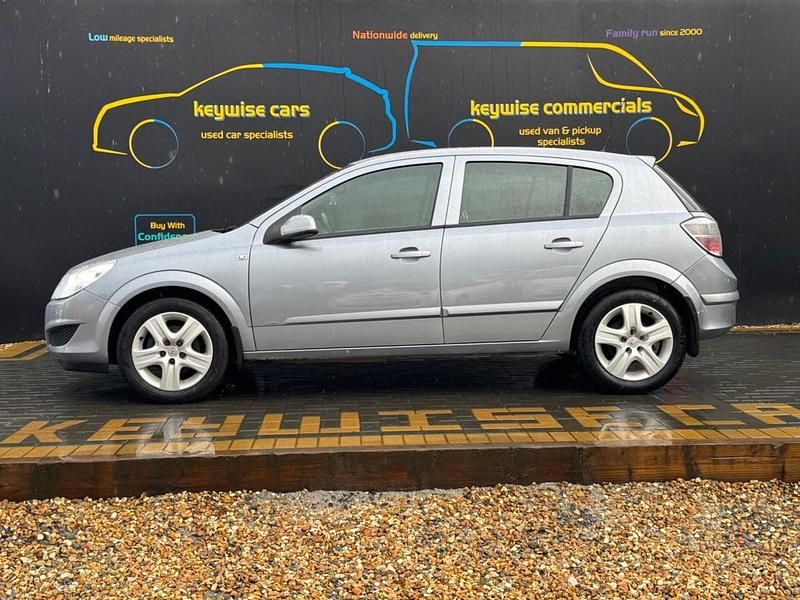 Used Vauxhall Astra Active 110 HP (80 kW) 2009 Silver Hatchback