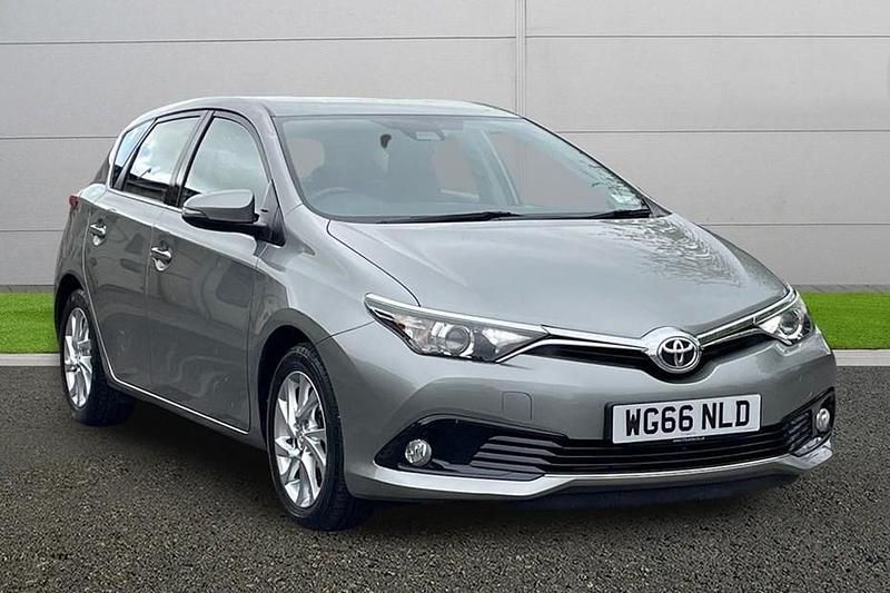 Used Toyota Auris Business Edition 116 HP (85 kW) 2016