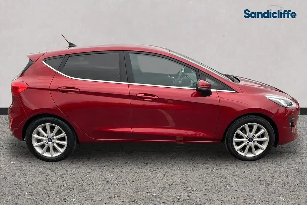 Gebraucht Ford Fiesta Titanium 95 PS (69 kW) 2020 Rot Kleinwagen