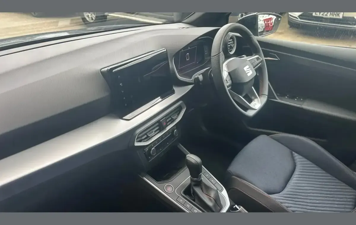 Nuevo Seat Arona Black Edition 115 CV (84 kW) 2025 Gris SUV