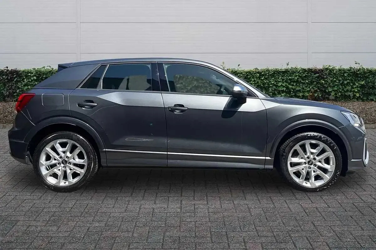 Used Audi SQ2 Design 300 HP (220 kW) 2022 Daytona grey pearlescent SUV