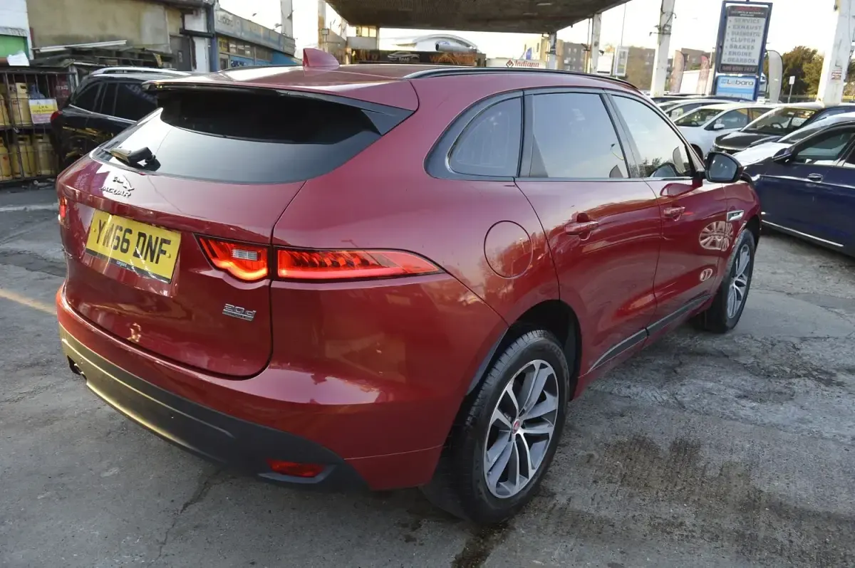 Używany Jaguar F-Pace R-Sport 180 KM (132 kW) 2017 Czerwony SUV