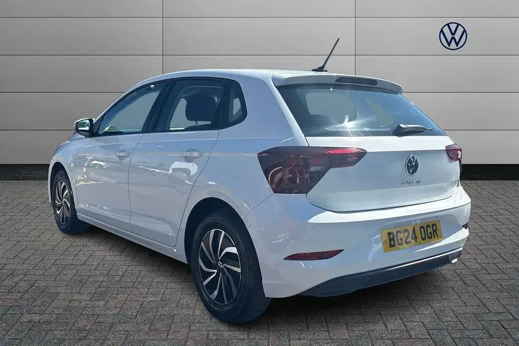 Used VW Polo Life 95 HP (69 kW) 2024 White Hatchback