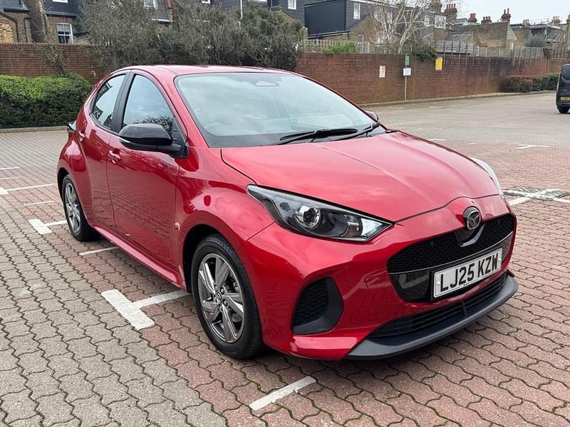 Begagnad Mazda 2 Exclusive-Line 2025 Röd Halvkombi