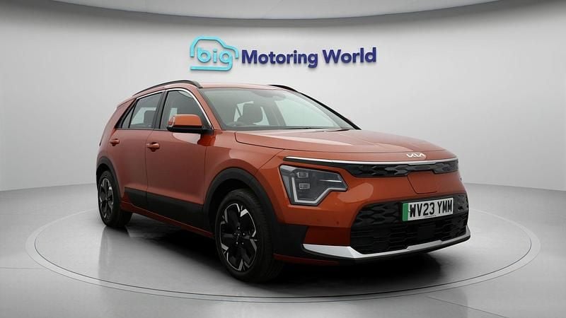 Used Kia e-Niro 147 kW (201 HP) 2023 Orange SUV
