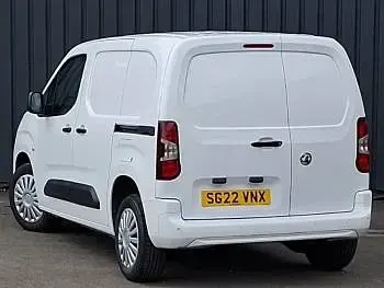 Second-hand Vauxhall Combo Sportive 100 CP (73 kW) 2022 Alb Monovolum