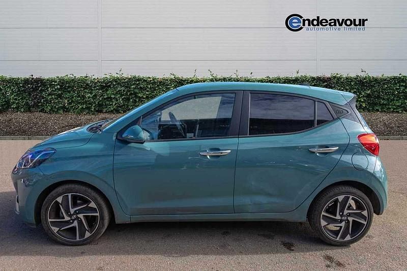 Used Hyundai i10 Premium 83 HP (61 kW) 2025 Green Hatchback