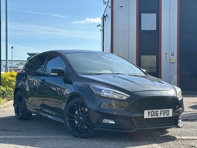 Used Ford Focus ST 185 HP (136 kW) 2016 Black Hatchback