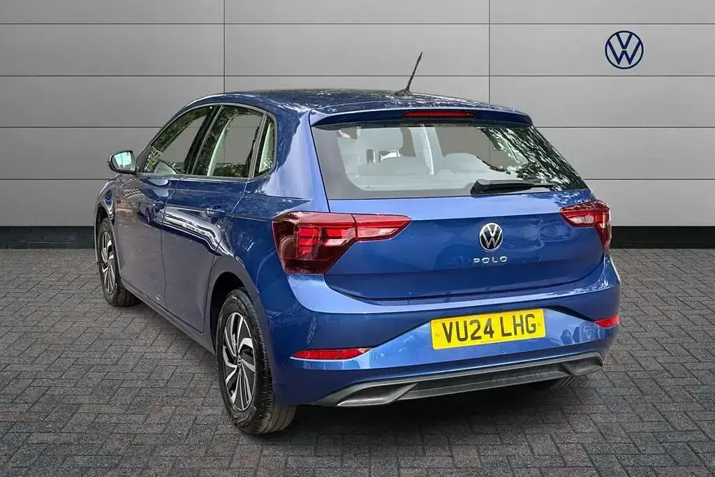 Used VW Polo Life 95 HP (69 kW) 2024 Blue Hatchback