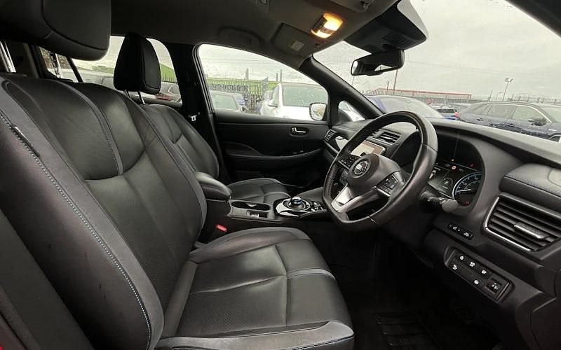 Used Nissan Leaf Tekna 110 kW (150 HP) 2022 Red Hatchback