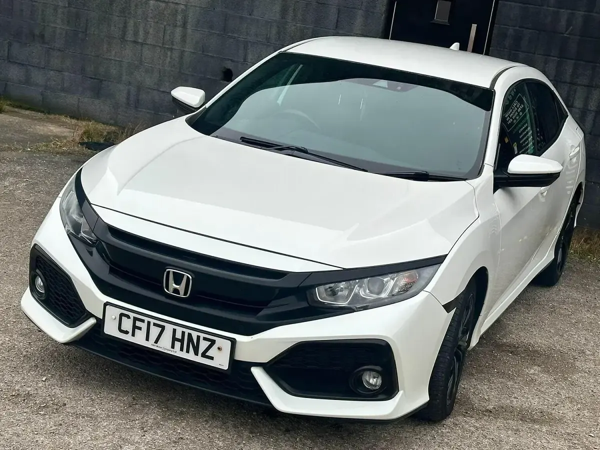 Used Honda Civic SR 2017 White Hatchback