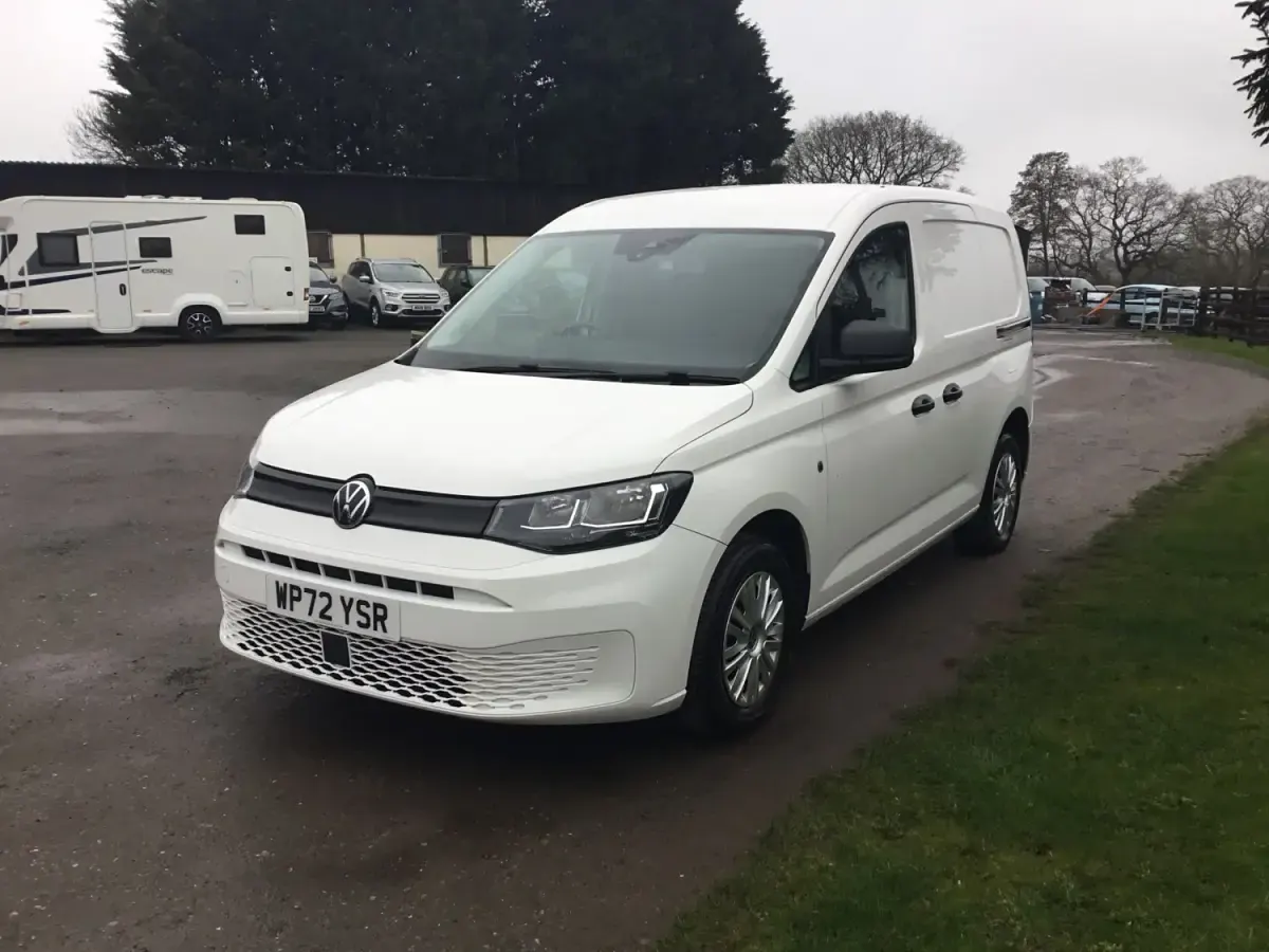 Usado VW Caddy 102 HP (75 kW) 2022 Branco Monovolume