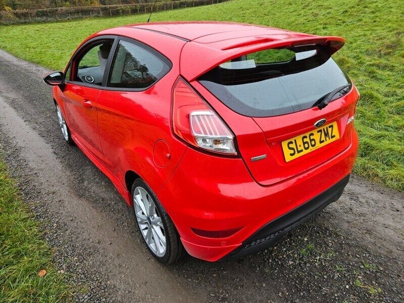 Used Ford Fiesta Zetec 2016 Red Hatchback