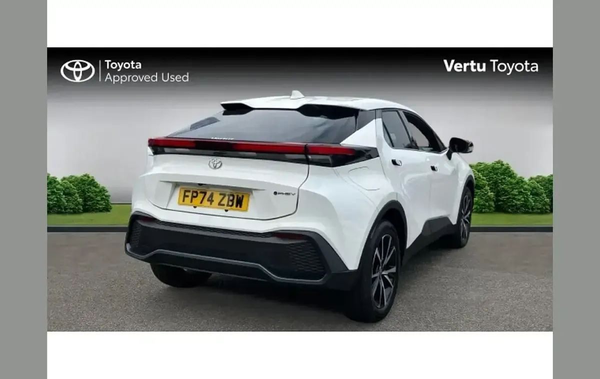 Used Toyota C-HR Design 220 HP (161 kW) 2024 White SUV
