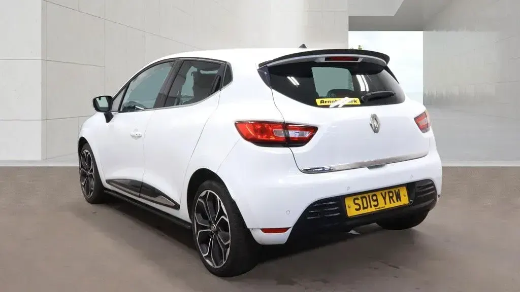 Used Renault Clio IV Iconic 90 HP (66 kW) 2019 White Hatchback