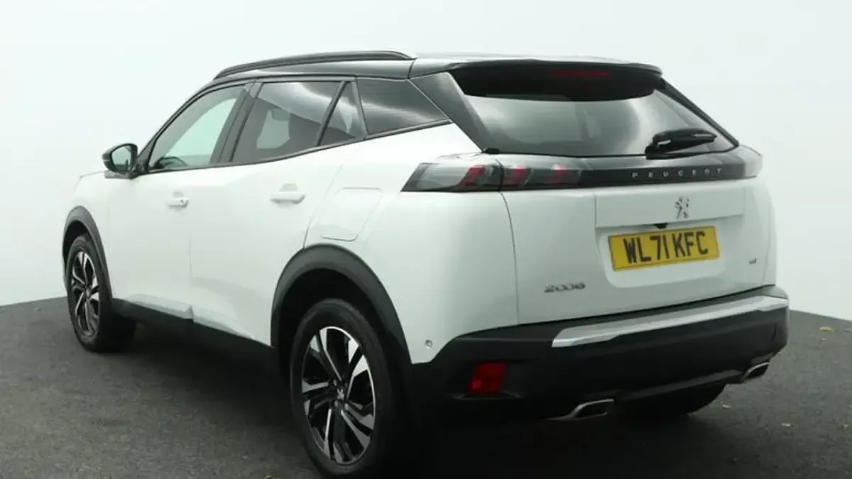 Używany Peugeot 2008 GTi 129 KM (94 kW) 2022 Biały SUV