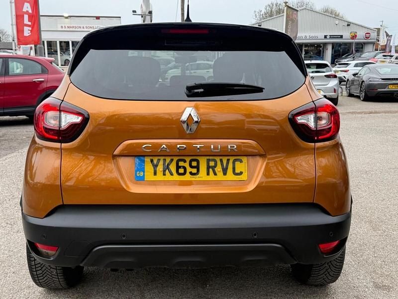 Used Renault Captur Iconic 2019 Orange/black SUV