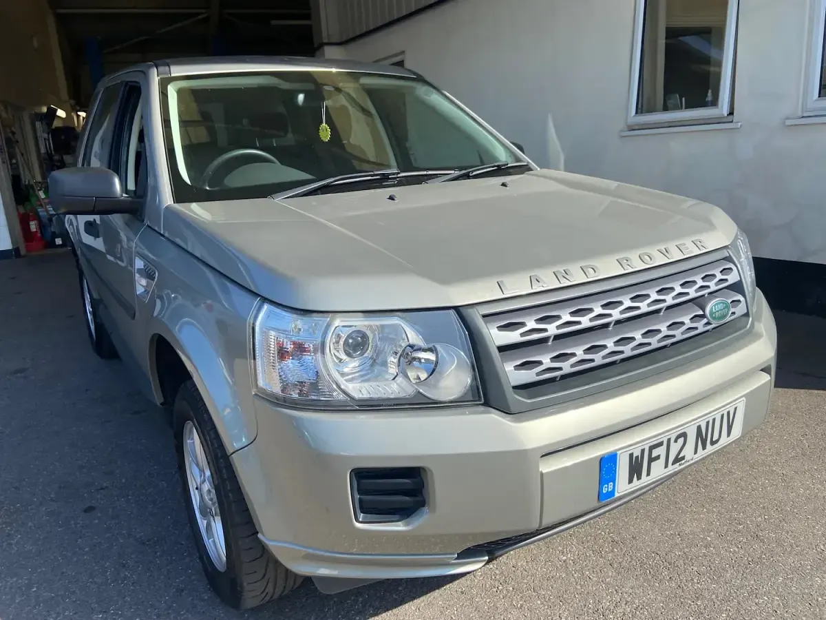 Used Land Rover Freelander 2 S 150 HP (110 kW) 2012 Gold SUV