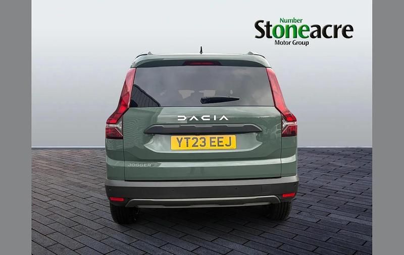 Used Dacia Jogger Extreme 108 HP (79 kW) 2023 Green MPV