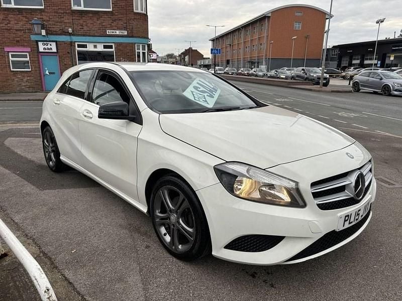 Used Mercedes A180 Sport Edition 107 HP (78 kW) 2015 White Hatchback
