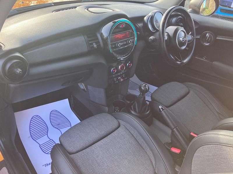 Usado Mini ONE Hatch 2014 Naranja Utilitario