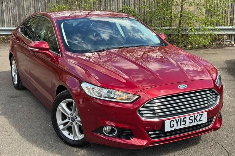 Used Ford Mondeo Titanium 180 HP (132 kW) 2015 Red Hatchback