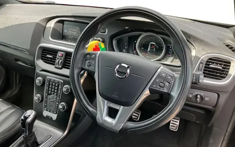 Begagnad Volvo V40 R-Design Pro 150 HK (110 kW) 2018 Svart Halvkombi