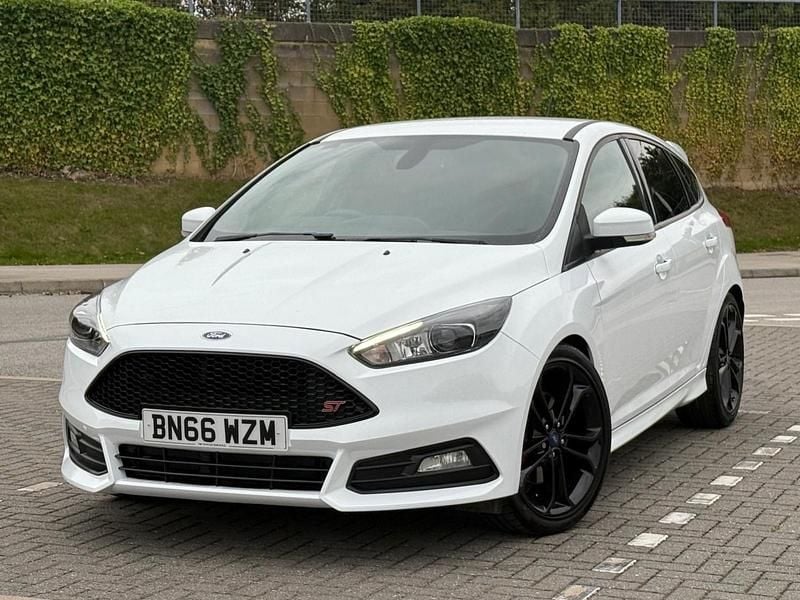 White Used 2016 Ford Focus ST Hatchback | £8,990 (Good price) - Image 1/4