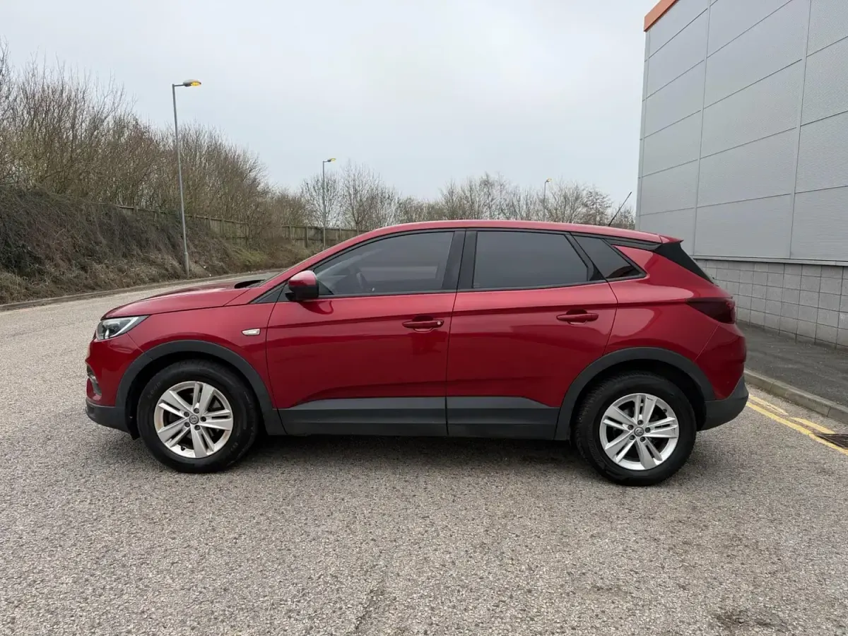 Used Vauxhall Grandland X S 130 HP (95 kW) 2019 Red SUV