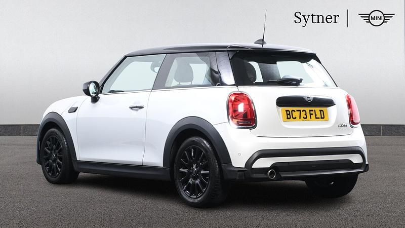 Used Mini Cooper Classic 134 HP (98 kW) 2024 White Hatchback